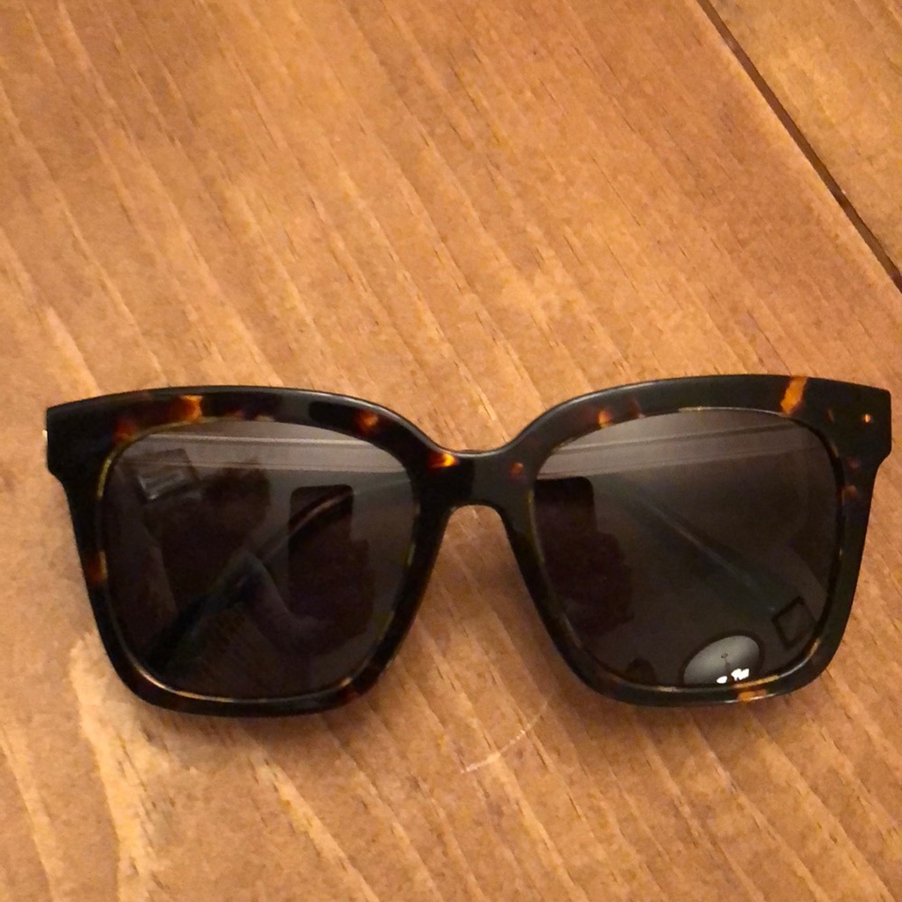 Never worn: DIFF Charitable Eyewear sunglasses